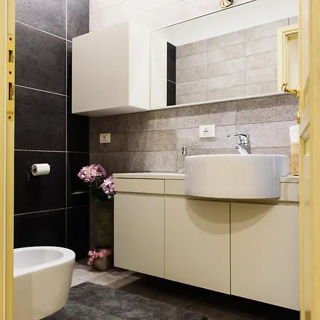 Lora Luxury House 아파트 코모